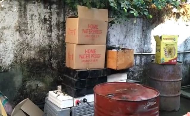 पति-पत्नी मिलकर बनाते थे टॉप ब्रांड का नकली आयल, फैक्ट्री पर पुलिस ने दी दबिश