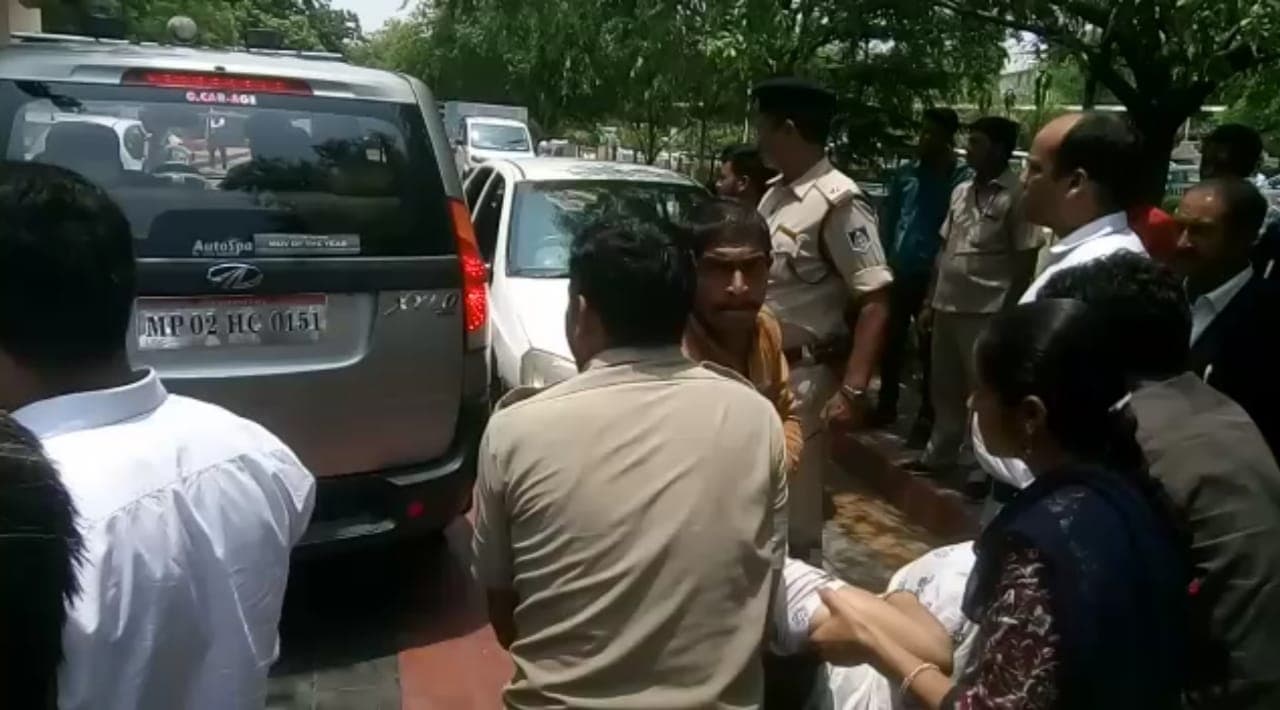भोपाल जिला कोर्ट में महिला वकील की दिल का दौरा पड़ने से मौत, समय पर नहीं पहुंची एम्बुलेंस