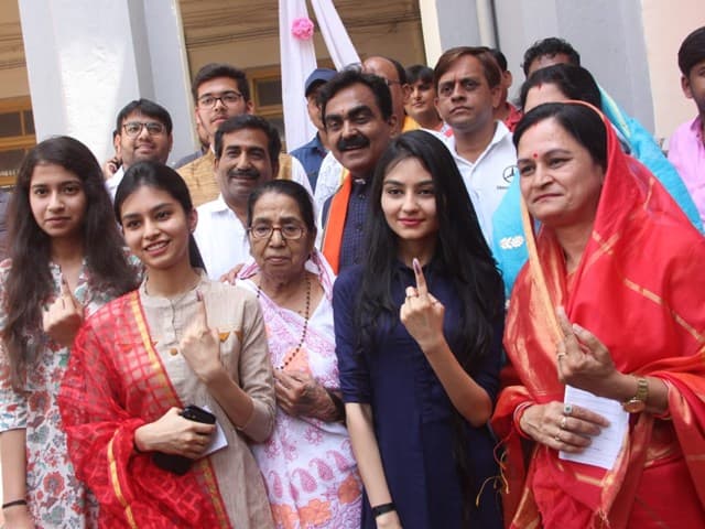 राकेश सिंह ने परिवार संग डाला वोट, कहा ‘जल्द ही विधानसभा में बदलाव होने वाला है’