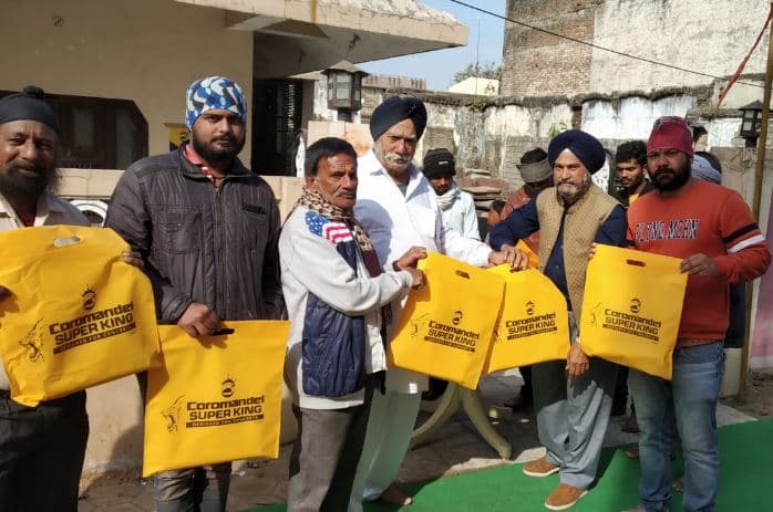 प्रभात फेरी में दिया गया पर्यावरण बचाने का संदेश, बाटी गई कपड़े की थैलियां