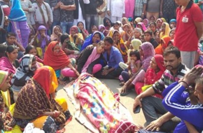 पुलिस पिटाई से युवक की मौत ! शव रखकर चक्काजाम, दो सस्पेंड