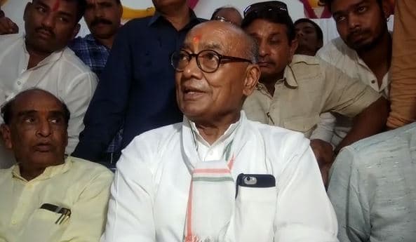 दिग्गी की सभा में बत्ती गुल, अफसर को फोन पर फटकारा तो वापस आई बिजली