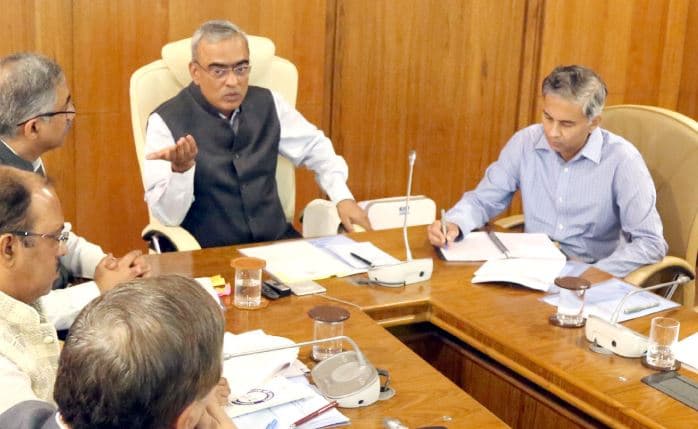 चिटफंड कंपनियों के खिलाफ अभियान चलाकर करें कार्रवाई : मुख्य सचिव