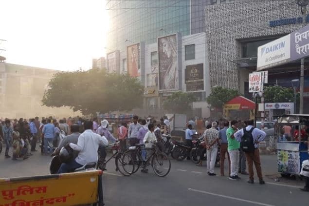 आशिमा मॉल में आग लगने से मची अफरा तफरी, मौके पर पहुंची दमकल