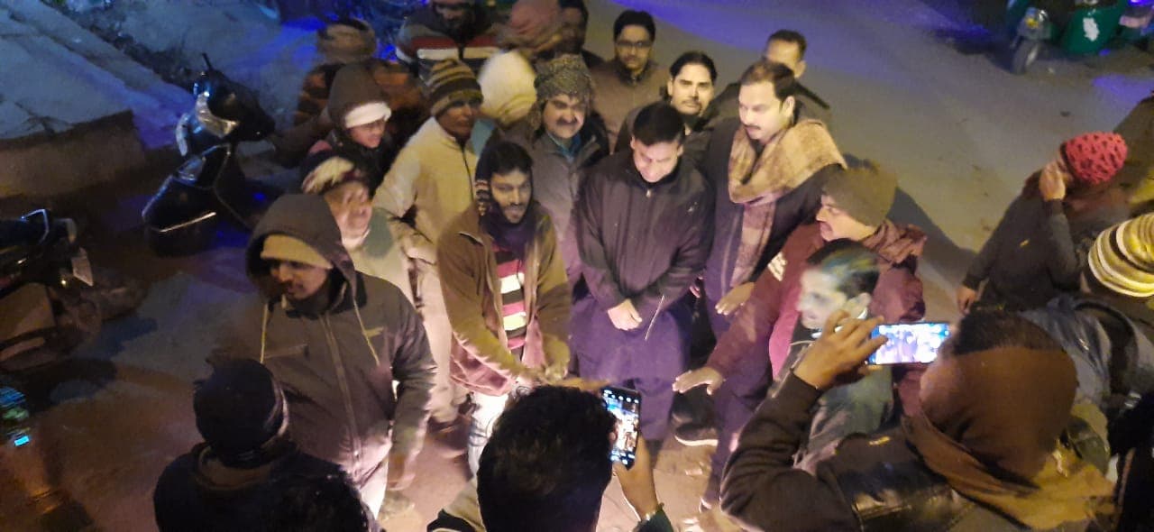 नगर निगम अभी सोच ही रही, दक्षिण विधानसभा में शुरू हो गए “विधायक जी के अलाव”