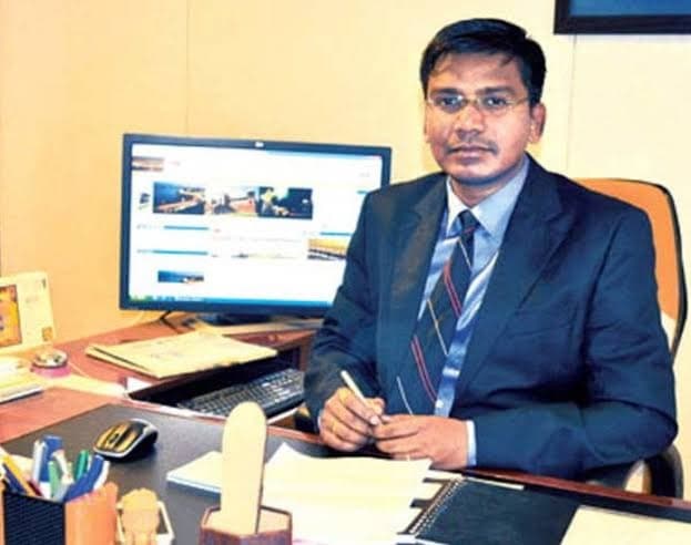आईएएस पर अमर्यादित भाषा बोलने का आरोप