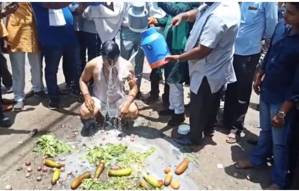 मप्र में किसानों का आंदोलन शुरू, सड़कों पर फेंकी सब्जी और बहाया दूध
