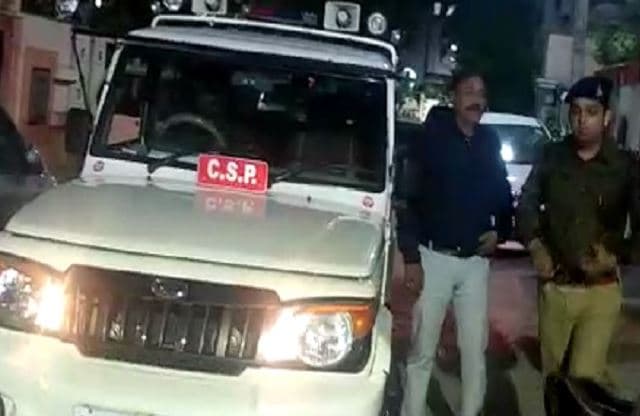 दवा कारोबारी के घर छापा, सूटकेस में नोट भर निकली टीम, कार्रवाई के दौरान पिता की मौत