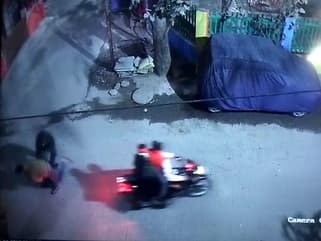 घर के बाहर व्यापारी को लूटा, लाखों रुपए के जेवरात से भरा बैग ले भागे बदमाश