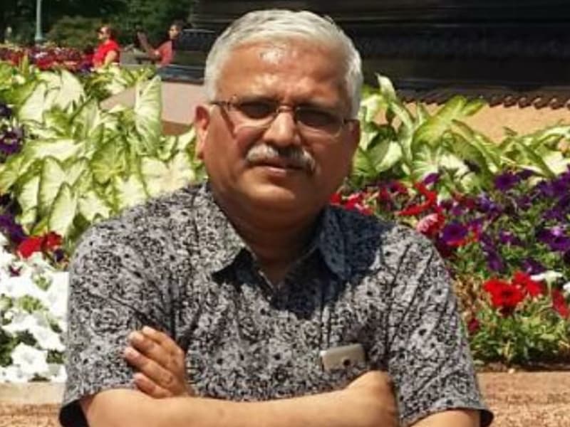 रजनीश श्रीवास्तव को हटाया, राजेश बहुगुणा बने नए आबकारी आयुक्त
