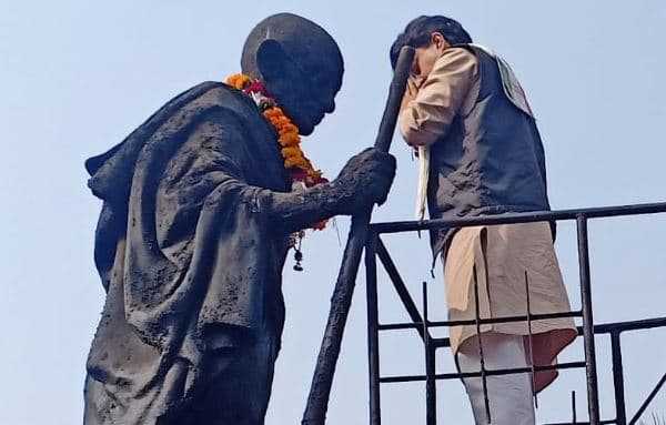 प्रज्ञा के बयान पर बरसे सिंधिया, बोले- ऐसा पहली बार नहीं हुआ