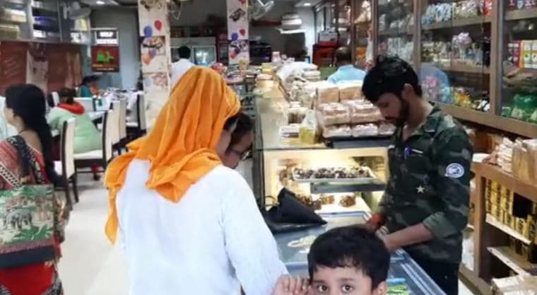 जबलपुर में 7-11 रेस्टोरेंट पर प्रशासन की दबिश, खाद्य पदार्थों के सैंपल लिए