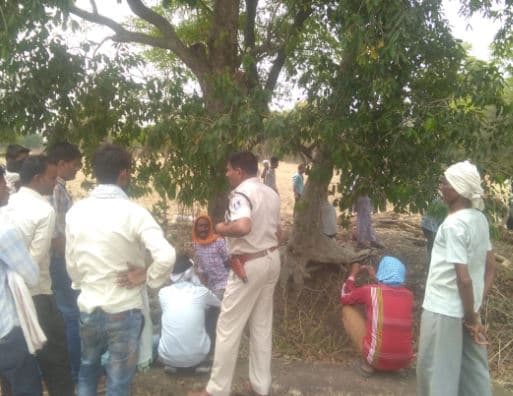 युवक ने फांसी लगाकर की आत्महत्या, परिजनों ने पुलिस पर लगाए प्रताड़ना के आरोप