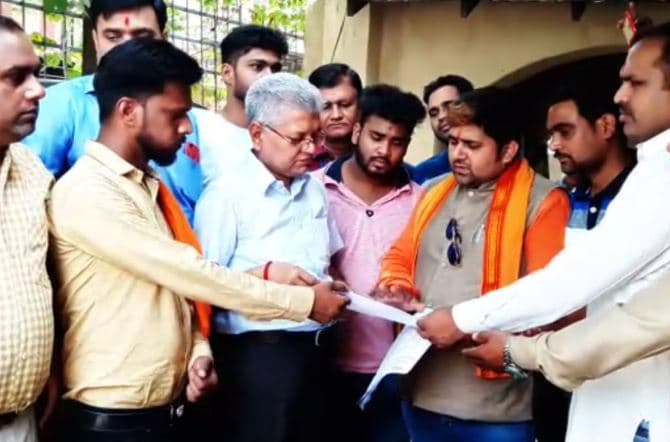 मैटेनेंस के नाम पर हो रही बिजली कटौती, बीजेपी ने किया बिजली घर का घेराव