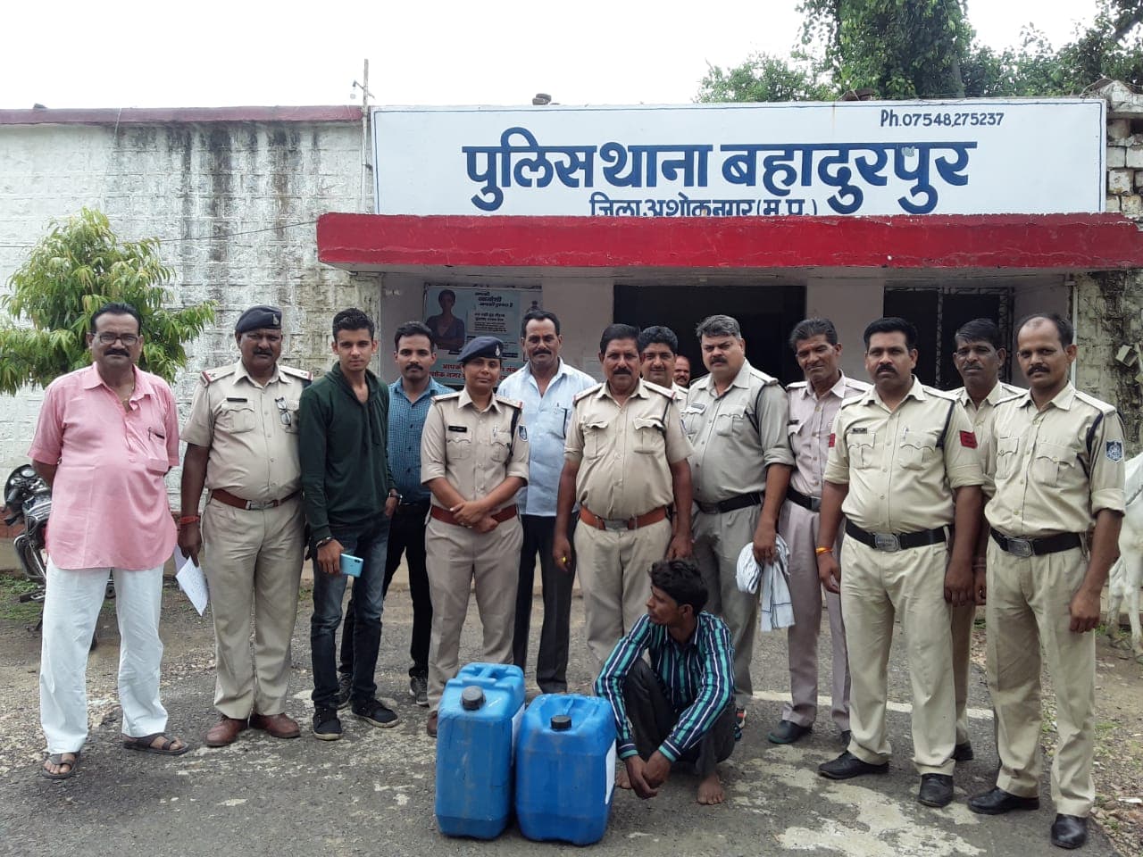 मुखबिर की सूचना पर पुलिस ने पकडी 65 लीटर कच्ची शराव