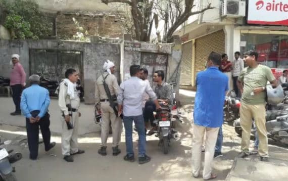 कट्टे की नोक पर व्यापारी से लूटे 3 लाख, घटना CCTV में कैद
