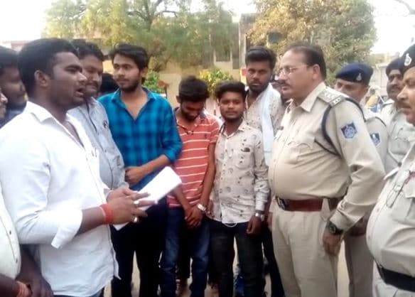अपनी ही सरकार को घेरने में जुटी एनएसयूआई, अवैध शराब के खिलाफ थाने का घेराव