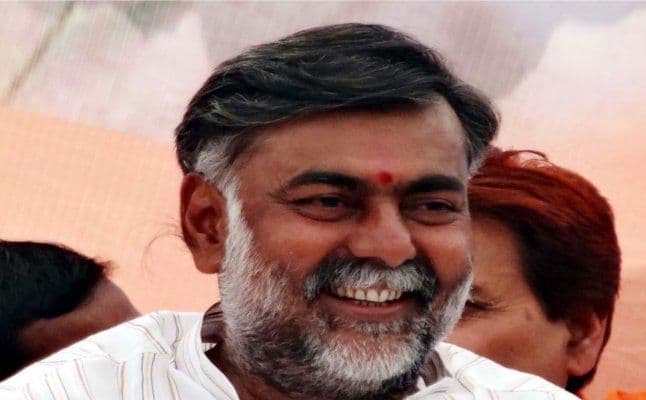 DSP का पद त्याग कर राजनीति में आए थे प्रहलाद, अब मोदी कैबिनेट में होंगे शामिल