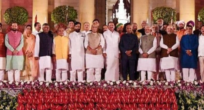 अमित शाह गृह मंत्री, राजनाथ रक्षा मंत्री और निर्मला को वित्त मंत्रालय, देखिये पूरी लिस्ट