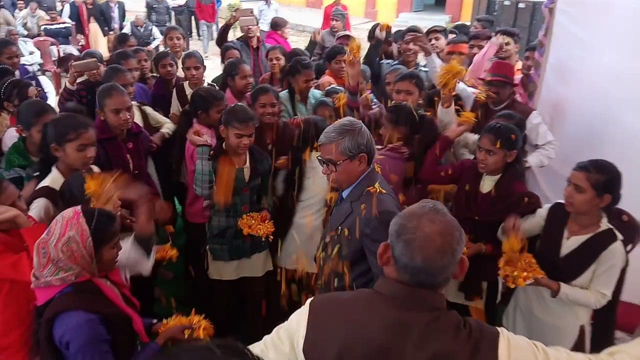 व्याख्यता का एतिहासिक विदाई समारोह आयोजित