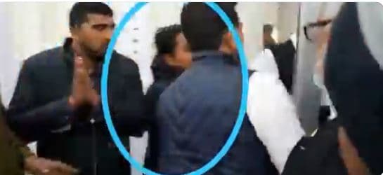 VIDEO VIRAL: कार्यकर्ताओं पर फूटा कमलनाथ के मंत्री का गुस्सा, लात-घूसे मार किया बाहर
