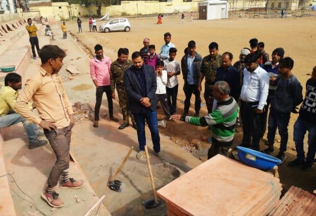 घटिया निर्माण पर भड़के विधायक, ठेकेदार को लगाईं फटकार,काम रुकवाया