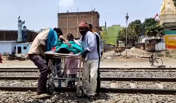 कमीशनखोरी का खुला खेल, तीन एक्सरे मशीनों के बाद भी बाहर भेजे जाते हैं मरीज