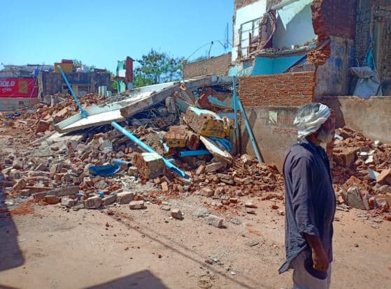 हाईकोर्ट के आदेश के बाद सरकारी भूमि पर बने मकान किए गए जमींदोज