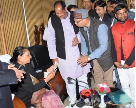 कांग्रेसी प्रतिनिधिमंडल सिंगरौली की मूलभूत समस्याओं से राज्यपाल को ज्ञापन देकर कराया अवगत