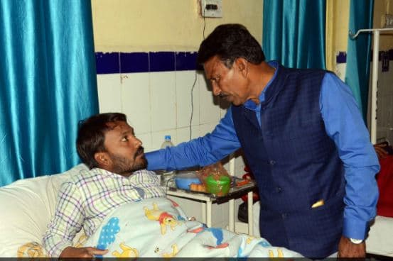 चार्ज लेते ही एक्शन में आए स्वास्थ्य मंत्री, अस्पताल पहुंच जाना मरीजों का हालचाल