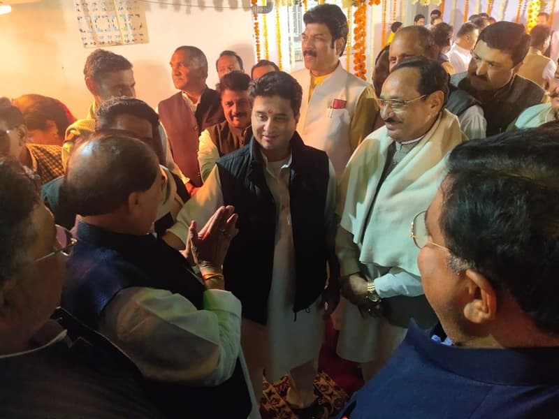 सिंधिया की ‘डिनर डिप्लोमेसी’ ने बढ़ाई सियासी सरगर्मी, नाथ-दिग्गी रहे नदारद