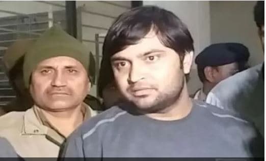 गुस्साए NSUI कार्यकर्ताओं का हंगामा, जमकर नारेबाजी, भारी पुलिस बल तैनात