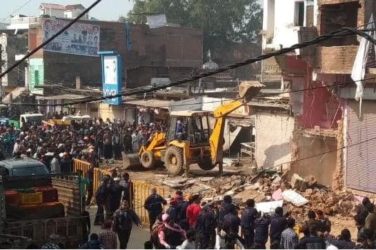 एंटी माफिया सेल की कार्रवाई, मुख्य मार्ग से 28 फुट अतिक्रमण हटाया