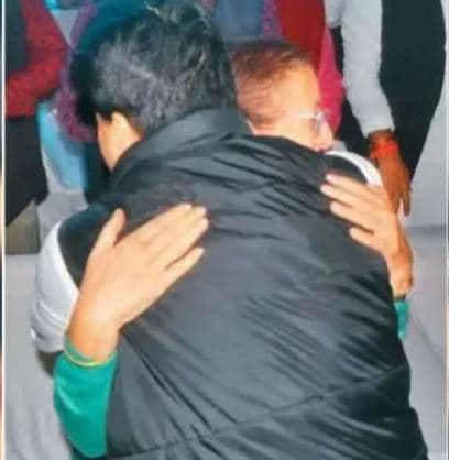 कांग्रेस के कार्यक्रम में कुछ इस तरह मिले सिंधिया और ताई, एक दूसरे की तारीफों के बांधे पुल
