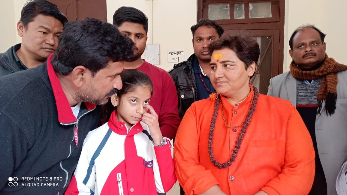 साध्वी प्रज्ञा का बड़ा बयान, कहा- आतंकवादियों का साथ देने की प्रकृति है कांग्रेस की’