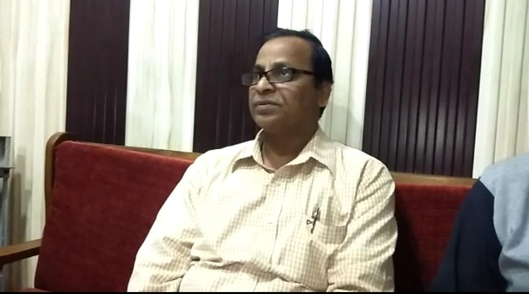 प्राचार्य केरावत का जिपं उपाध्यक्ष धाकड़ की उपस्थिति में कांग्रेस के सामने सरेंडर