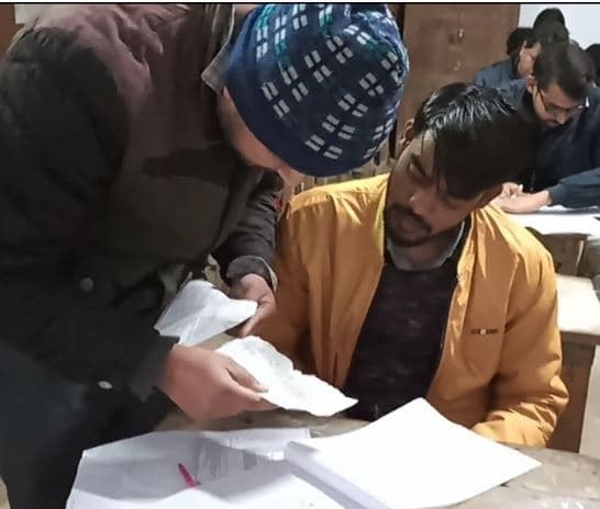 एमजेएस कॉलेज में कानून की सेमेस्टर परीक्षा में जमकर नकल
