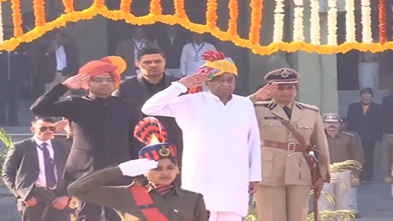मप्र में धूमधाम से मनाया जा रहा गणतंत्र दिवस, सीएम ने इंदौर में फहराया तिरंगा