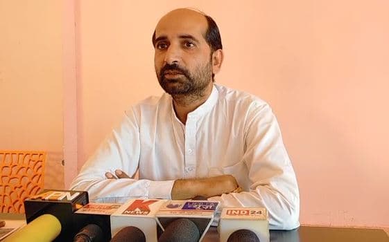 कांग्रेस नेता ने लगाए महिला नेत्री पर लगाए झूठे मामले में फंसाने का आरोप