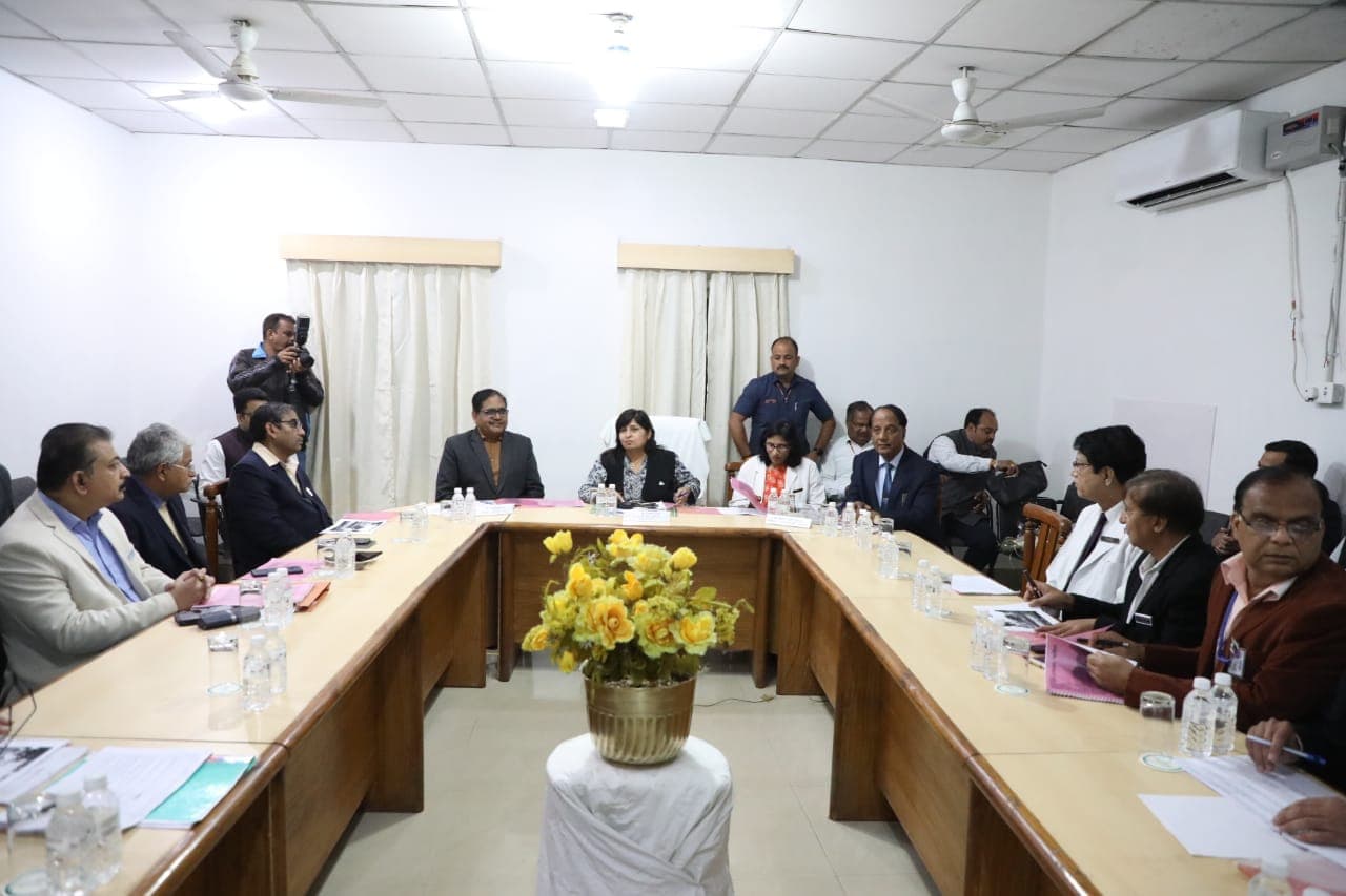 मंत्री के निर्देश- “कर्मचारियों के योग्यता प्रमाणपत्रों की जांच कर पुलिस वेरीफिकेशन  कराएं”
