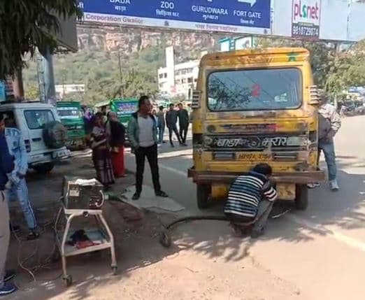 धुंआ उगल रहे 16 टेंपो की फिटनेस निरस्त, संयुक्त कार्रवाई में एक सैकड़ा वाहनों की चैकिंग