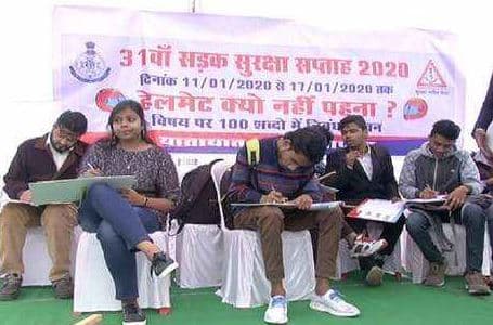 हेलमेट नहीं पहनने वालों से निबंध लिखवा रही पुलिस, राजधानी में चल रही अनोखी मुहीम