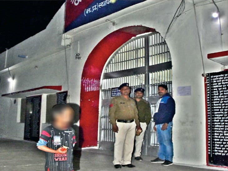 जेल में बंद थी मां, जज ने रात को कोर्ट खोल 4 साल के बेटे से मिलवाया
