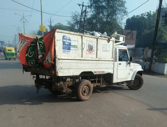 कचरा गाड़ी में पार्टी का झंडा देख भड़के भाजपा मीडिया प्रभारी, दी ये चेतावनी