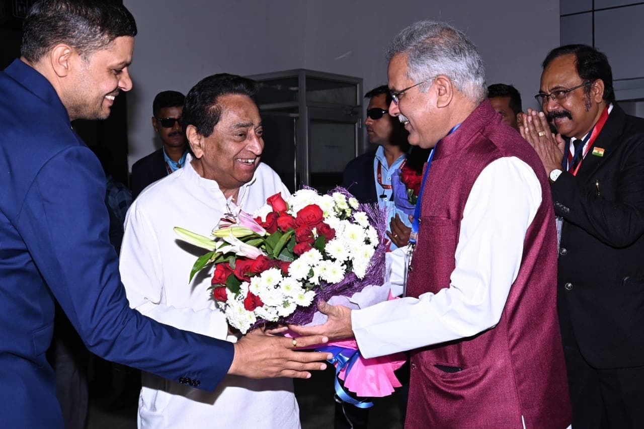 रायपुर पहुंचे सीएम कमलनाथ बोले, राज्य और केंद्र सरकार में होना चाहिए समन्वय