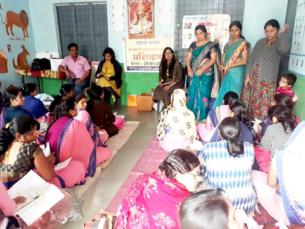 टेबलेट से पढ़ेंगे आंगनवाड़ियों के बच्चे, आंगनवाड़ी कार्यकर्ताओं को दिया जा रहा प्रशिक्षण
