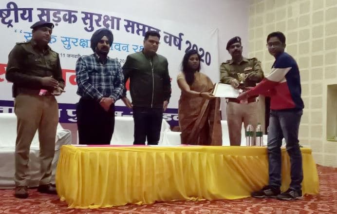 यातायात सप्ताह के तहत सहज विधानी का हुआ सम्मान