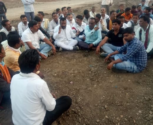 भाजपा विधायक ने गणतंत्र दिवस पर तोड़ा प्रोटोकॉल, कांग्रेसियों ने एसडीएम को सौंपा ज्ञापन