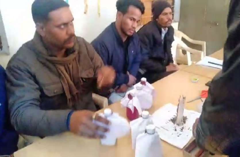 लोकायुक्त का शिकंजा, डाटा एंट्री ऑपरेटर और भृत्य रिश्वत लेते रंगेहाथों गिरफ्तार
