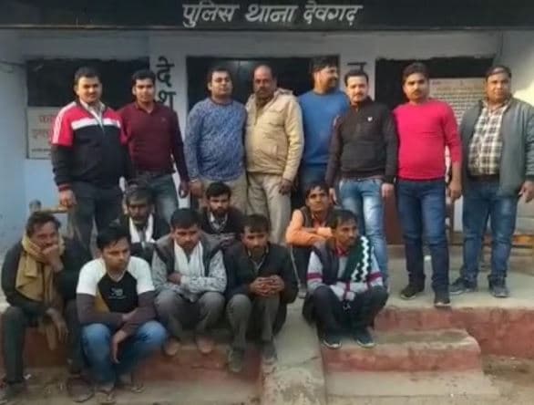 हारजीत का दांव लगा रहे 8 जुआरियों को धर दबोचा